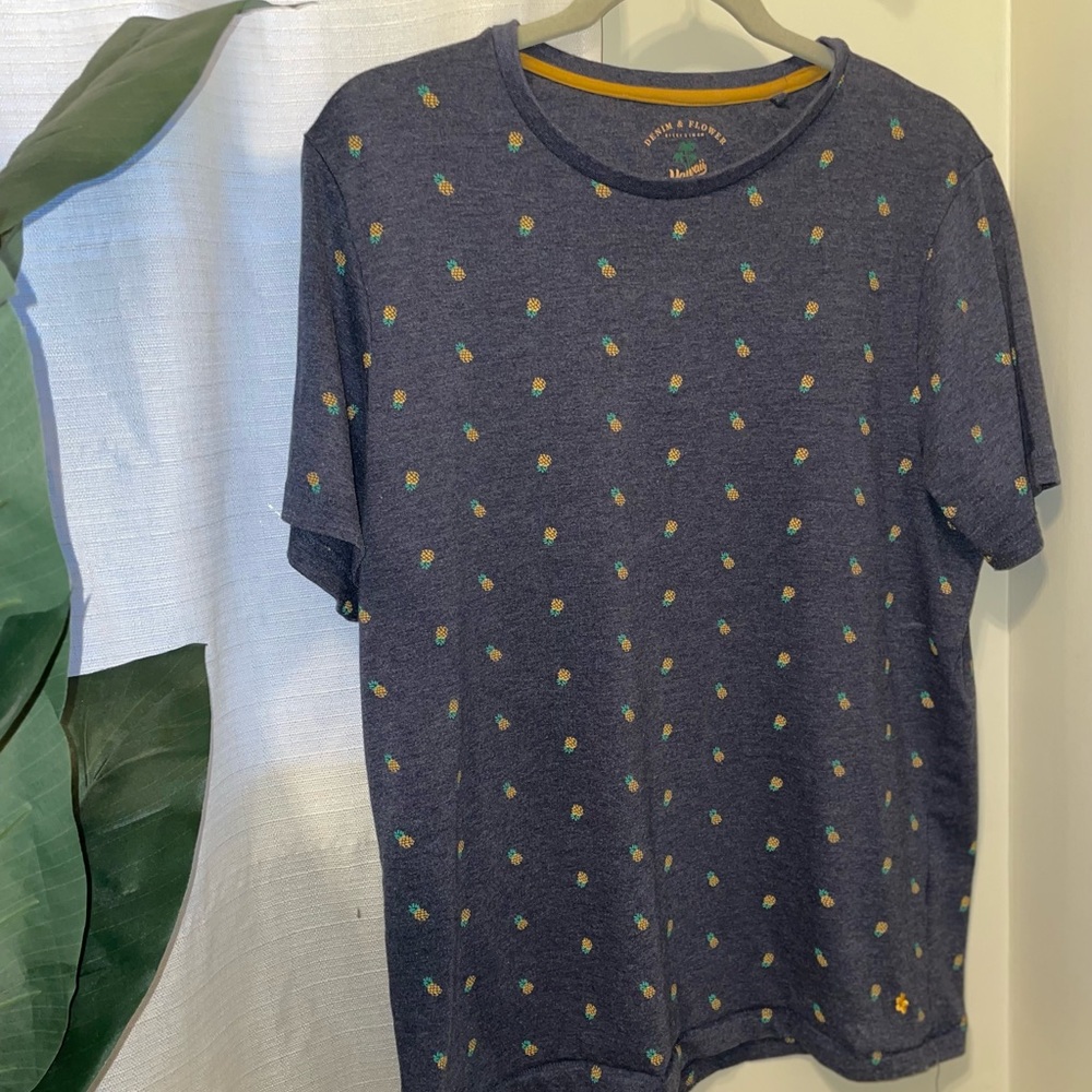 Men’s pineapple print tshirt